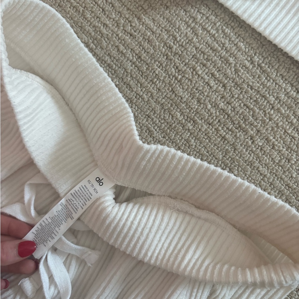 ALO Yoga White Ribbed Set - Picture 4 of 6